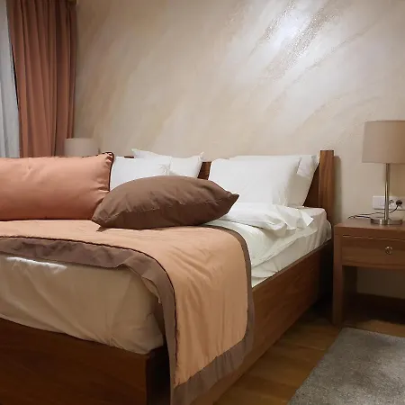 B331 & B329 - Vucko Private Host Apartman *